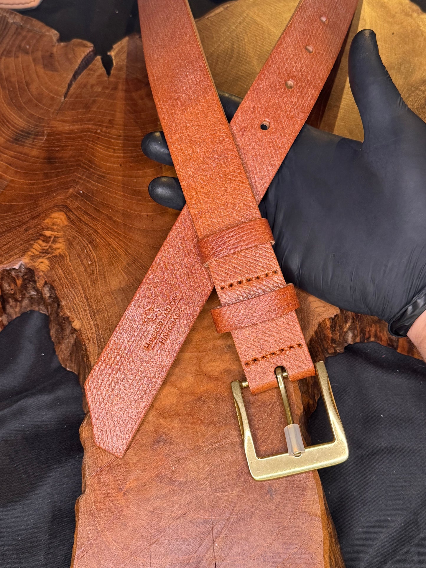 Ceinture homme fait main, boucle en laiton. The Oak Bark Bridle Butt