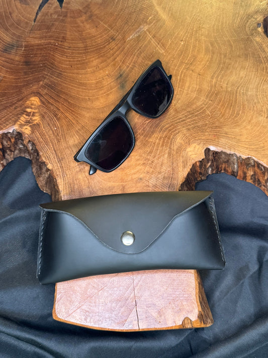 Étui à lunette fait main en cuir noir