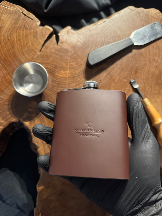 Flasque en cuir premium imperméable fait main