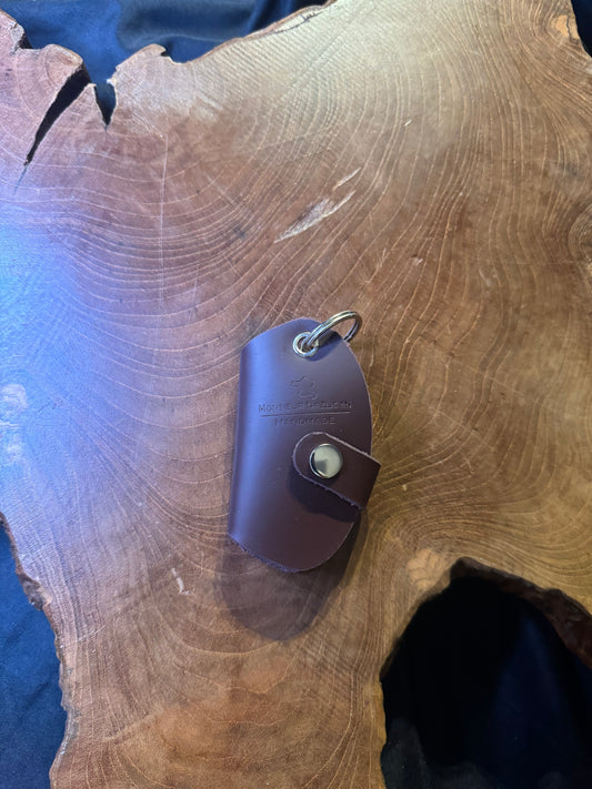 Porte-clé marron foncé