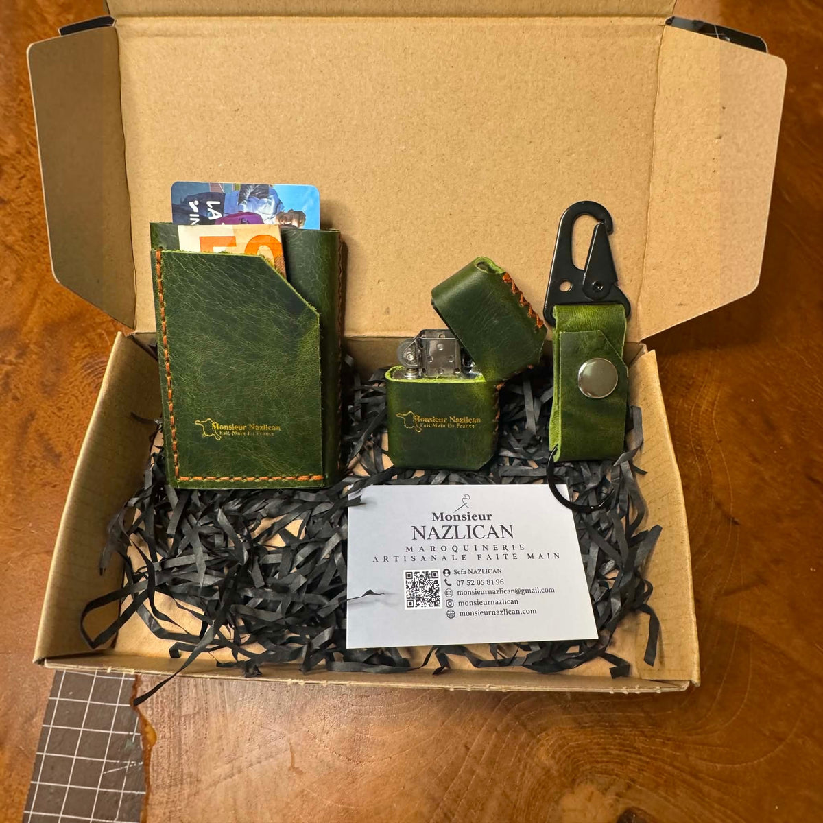 Coffret cadeau porte-cartes et briquet artisanal