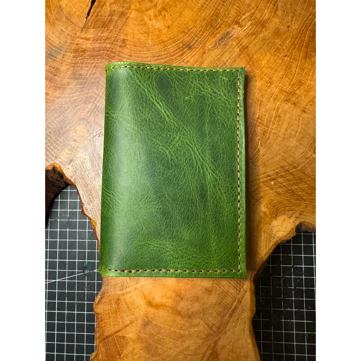 Porte-passeport en cuir fait main personnalisable