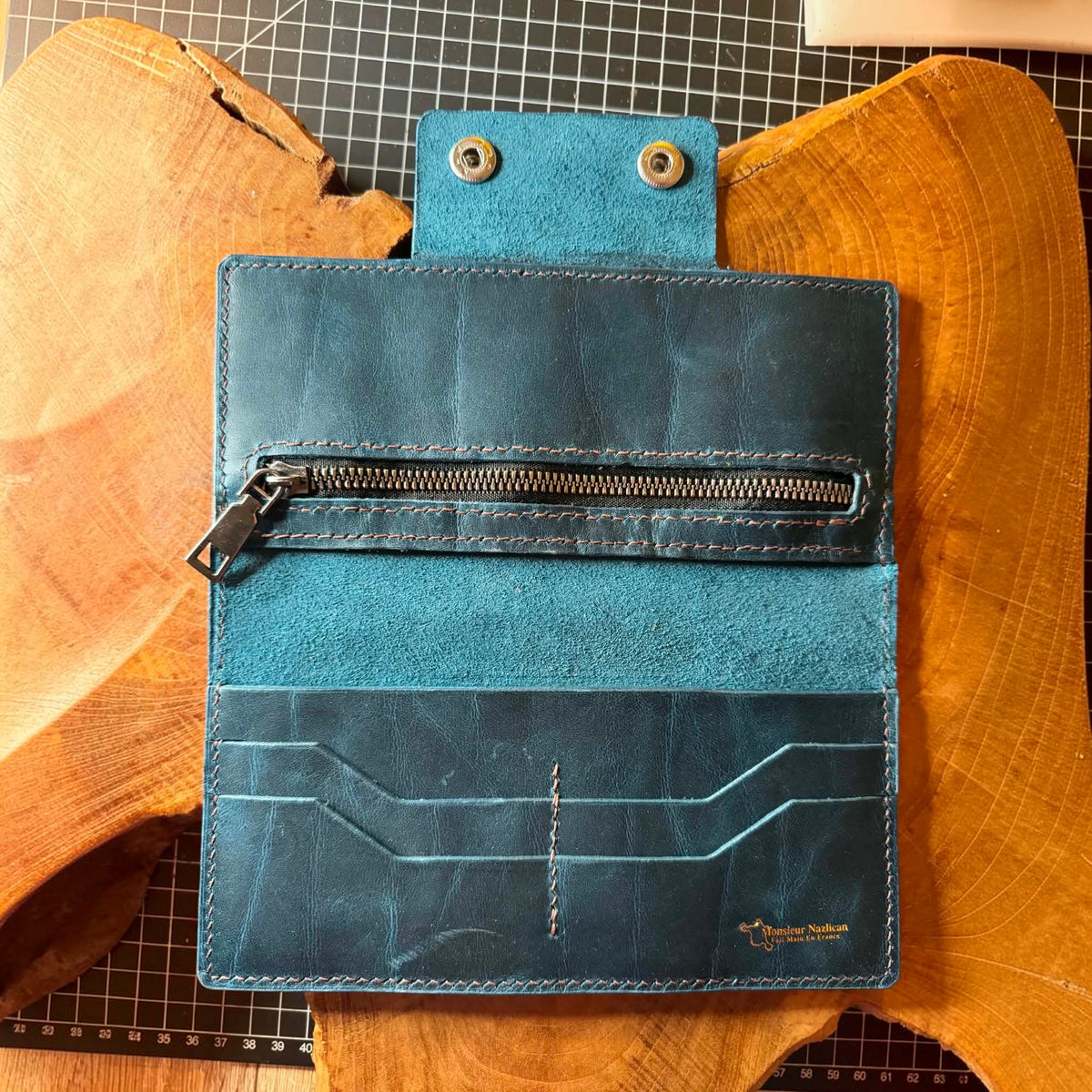 Portefeuille long femme en cuir avec une fermeture éclair