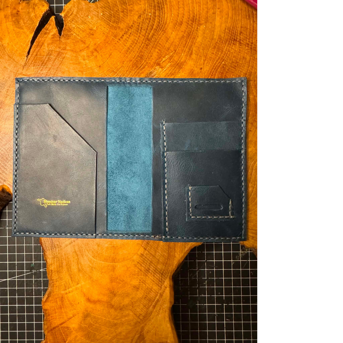 Porte-passeport en cuir fait main personnalisable