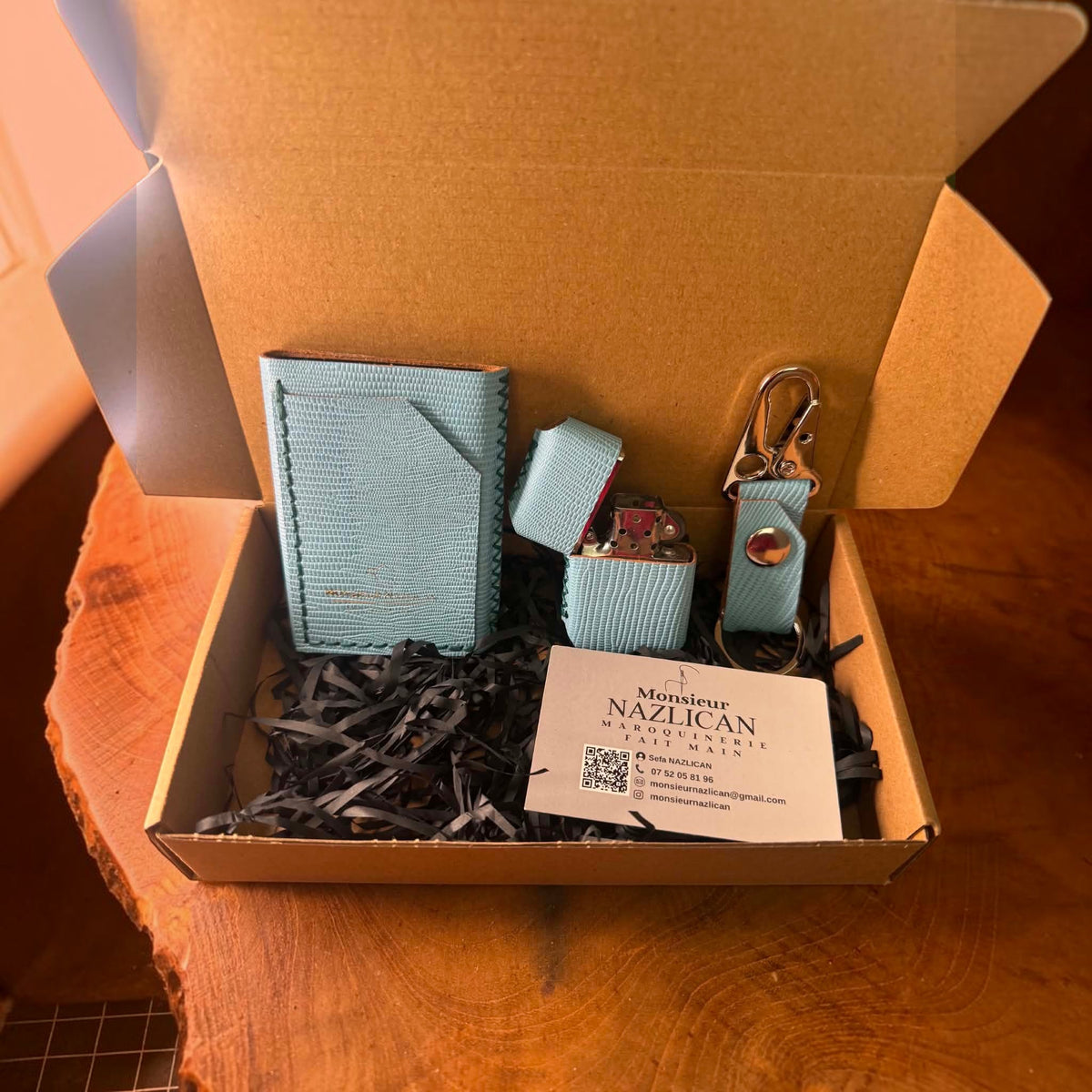Coffret cadeau porte-cartes et briquet artisanal