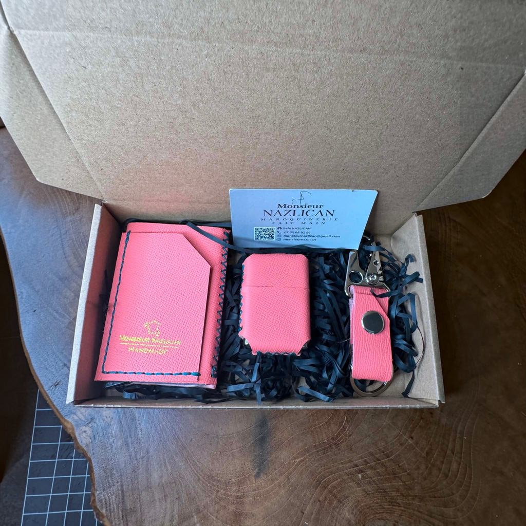 Artisanal card holder and lighter gift set