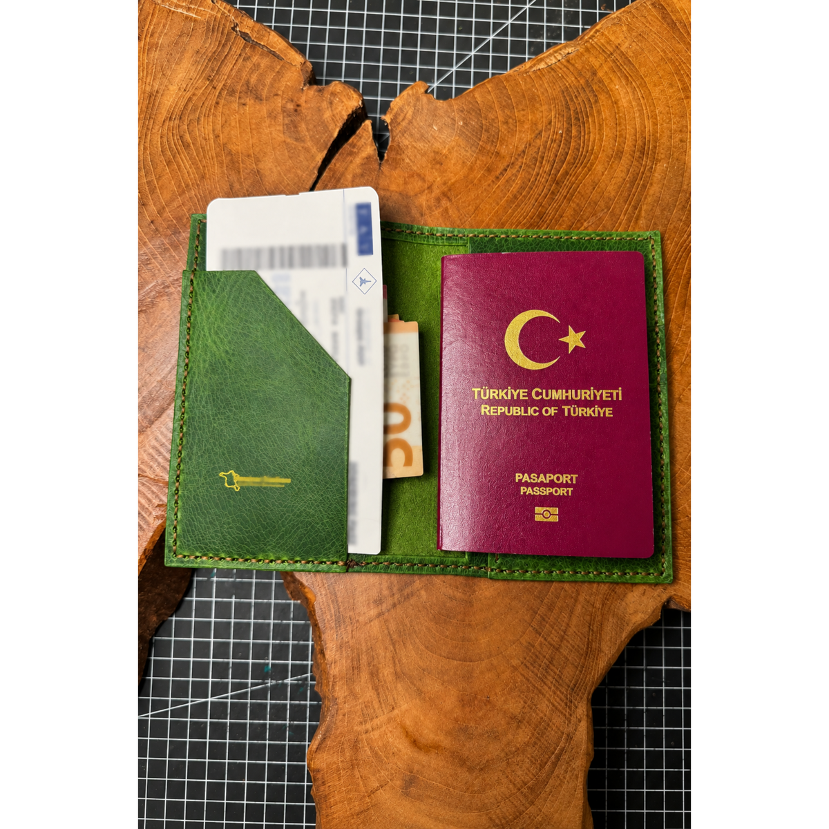 Porte-passeport en cuir fait main personnalisable