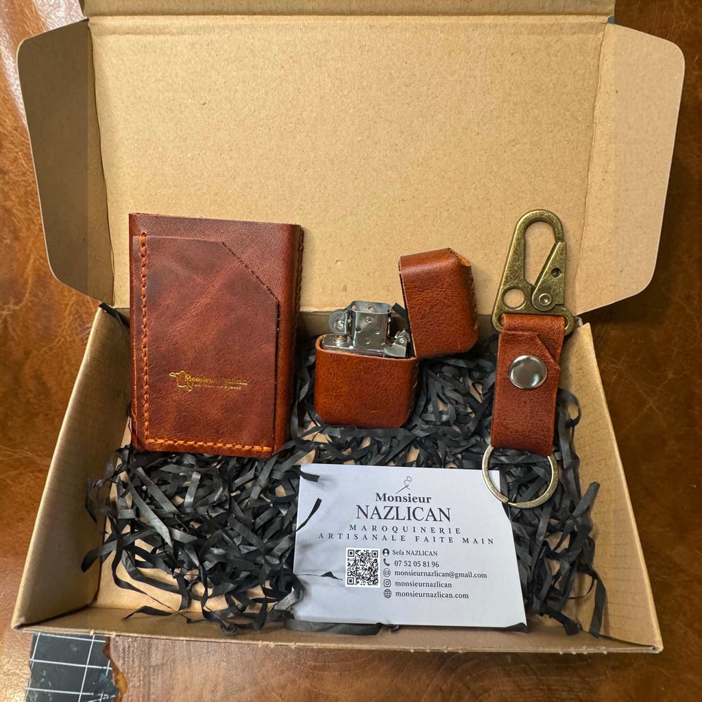 Artisanal card holder and lighter gift set