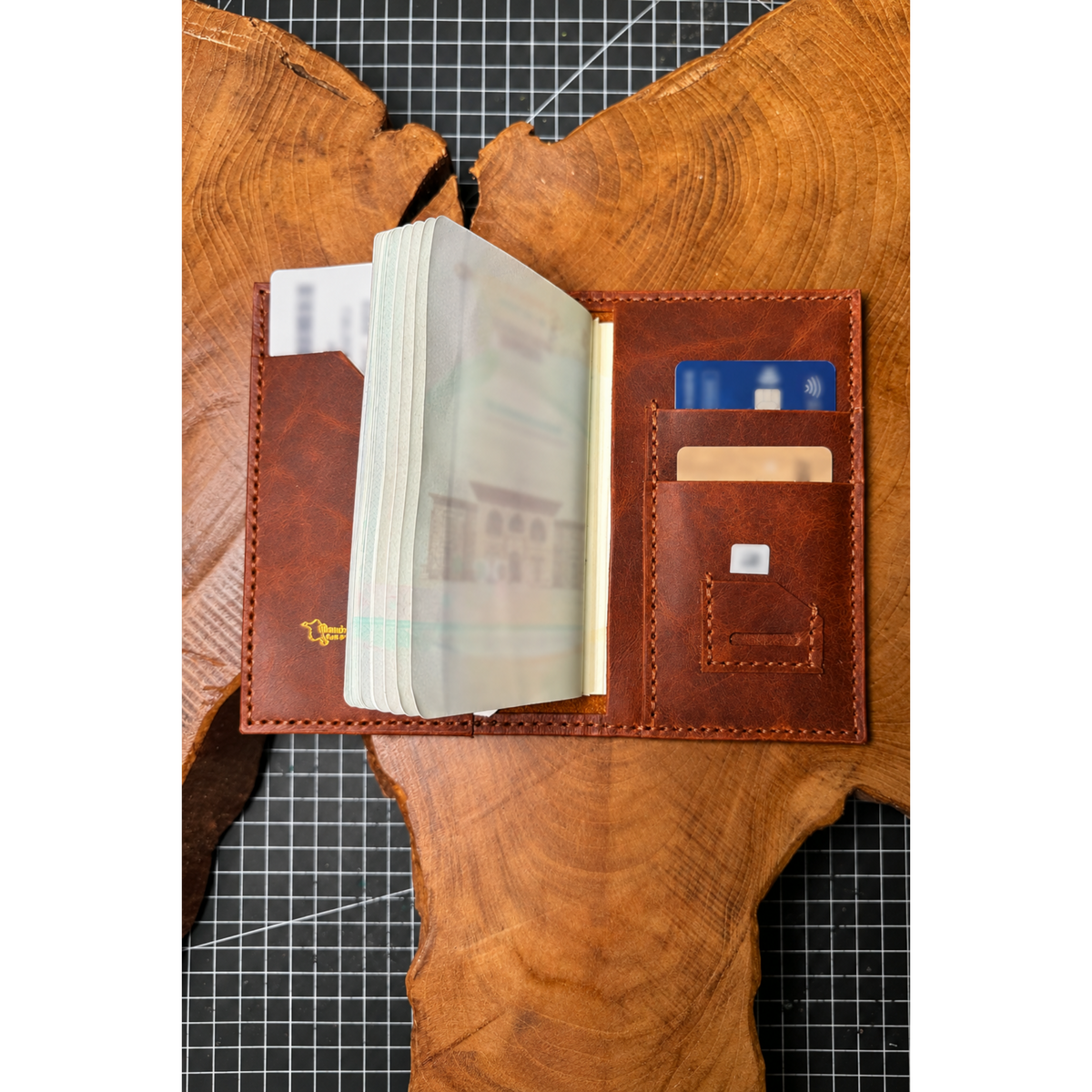Porte-passeport en cuir fait main personnalisable